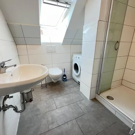 Zentrale In Ideal Fuer Monteure & Geschaeftsreisende Apartment *
