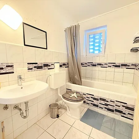 Zentrale In Ideal Fuer Monteure & Geschaeftsreisende Lägenhet