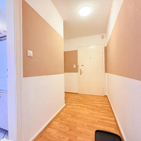 Zentrale In Ideal Fuer Monteure & Geschaeftsreisende Lägenhet