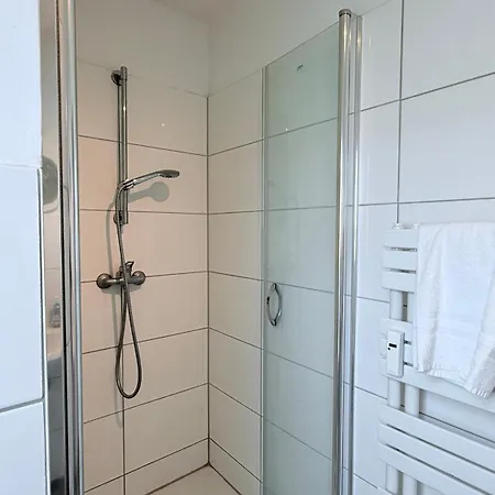 Zentrale In Ideal Fuer Monteure & Geschaeftsreisende Lägenhet *